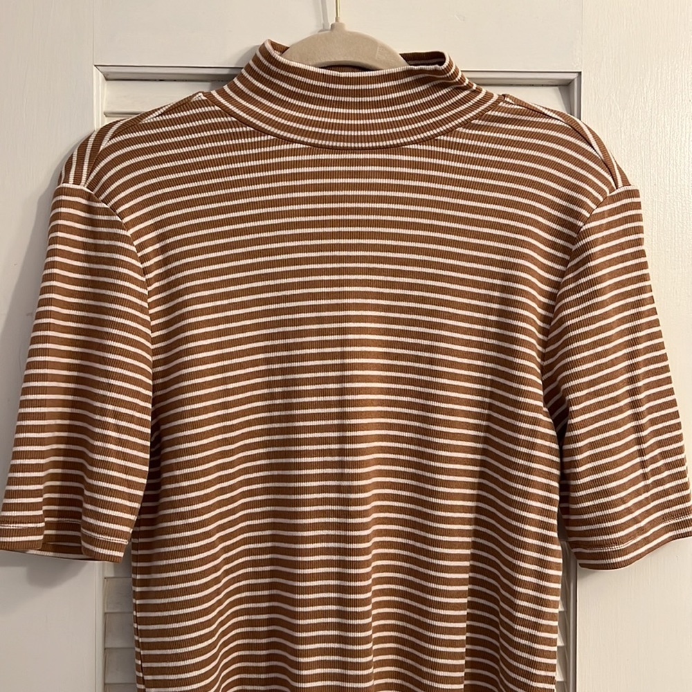 Loft Tan and White Mock Neck stop - Picture 2 of 3